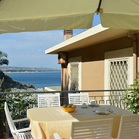 Lucia Bed & Breakfast *